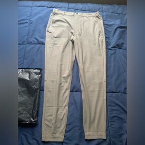 NWT CUTS JOGGERS